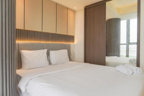 Modern Look and Comfy 2BR Gold Coast Apartment By Travelio